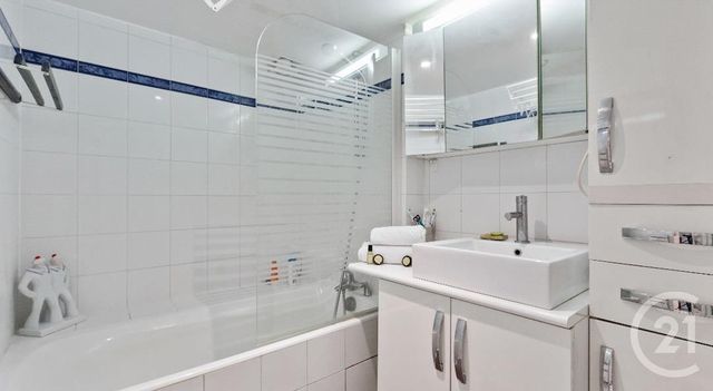 Afficher la photo en grand Appartement F4 à vendre - 4 pièces - 69.34 m2 - PARIS - 75009 - ILE-DE-FRANCE - Century 21 Etude Saint-Georges