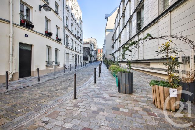 Appartement F1 à vendre - 1 pièce - 25.9 m2 - PARIS - 75018 - ILE-DE-FRANCE - Century 21 Etude Saint-Georges