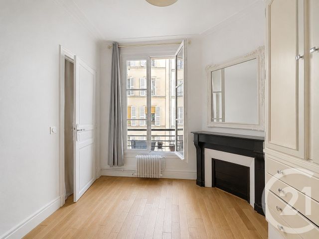 Appartement T4 à vendre - 5 pièces - 62.05 m2 - PARIS - 75009 - ILE-DE-FRANCE - Century 21 Etude Saint-Georges