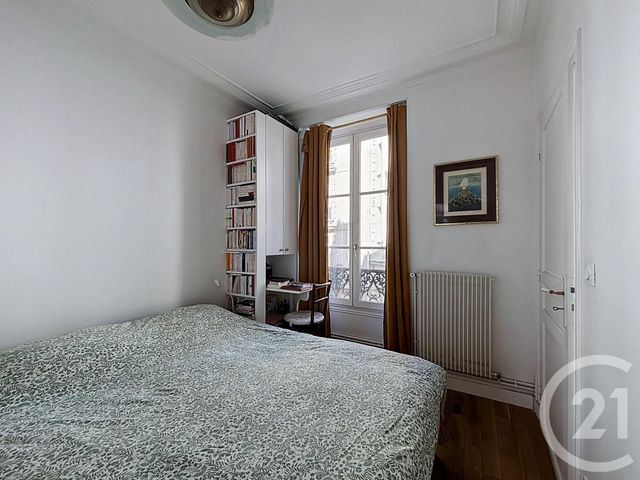 Appartement T4 à vendre - 5 pièces - 62.05 m2 - PARIS - 75009 - ILE-DE-FRANCE - Century 21 Etude Saint-Georges