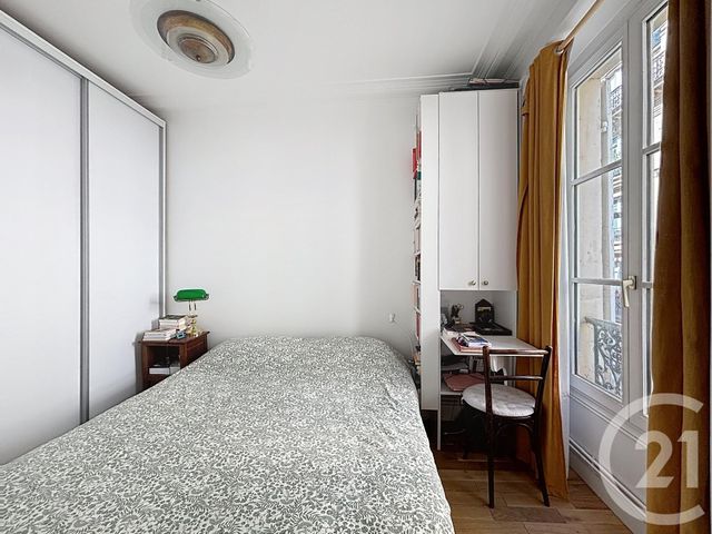 Appartement T4 à vendre - 5 pièces - 62.05 m2 - PARIS - 75009 - ILE-DE-FRANCE - Century 21 Etude Saint-Georges
